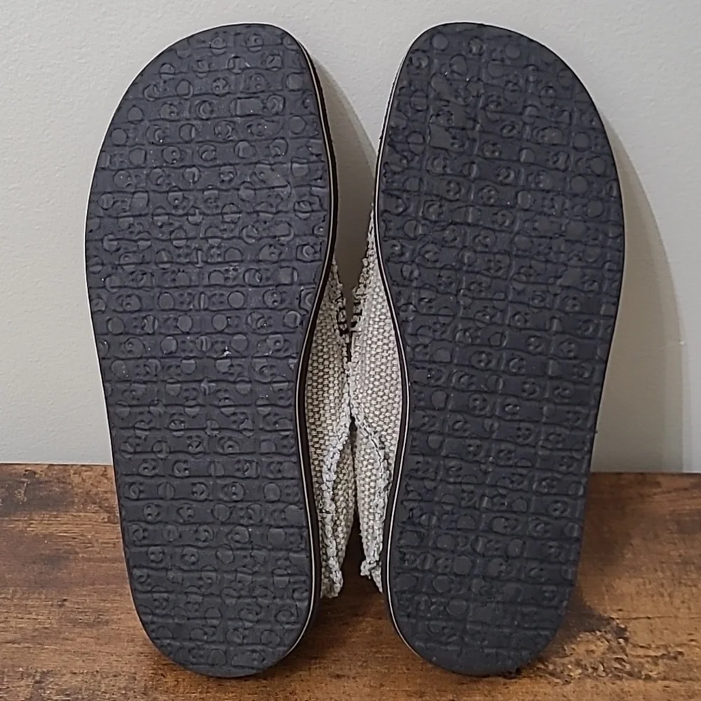 Sanuk Textured Neutral Color Sidewalk Surfers Slip-Ons size 8.